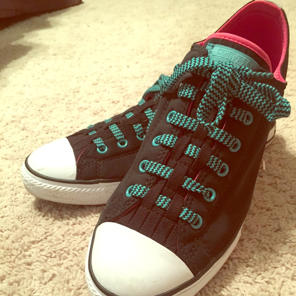 Kids size 6 black and pink converse